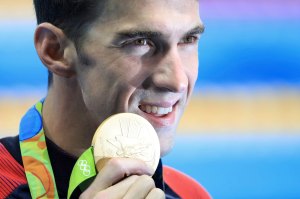 Phelps frustrado ante posibilidad de que rivales en Rio 2016 estuvieran dopados