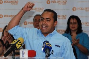 Tirso Flores: Para llenar nuestras neveras de comida debemos  revocar a Maduro