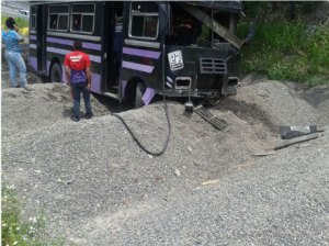 Diez heridos dejó accidente de un autobús en Tazón
