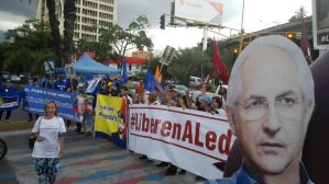 Caraqueños se mantienen en la calle firmes y dispuestos a luchar por la libertad de su alcalde Ledezma