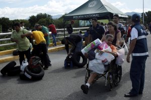 Venezolanos ansiosos por medicinas cruzaron la frontera con Colombia