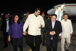 En medio de la crisis: Maduro y Cilia llegan a Cuba para celebrar el cumpleaños 90 de Fidel