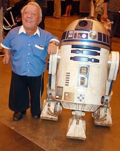 Muere a los 83 años Kenny Baker, el actor que dio vida a R2-D2 en “Star Wars”