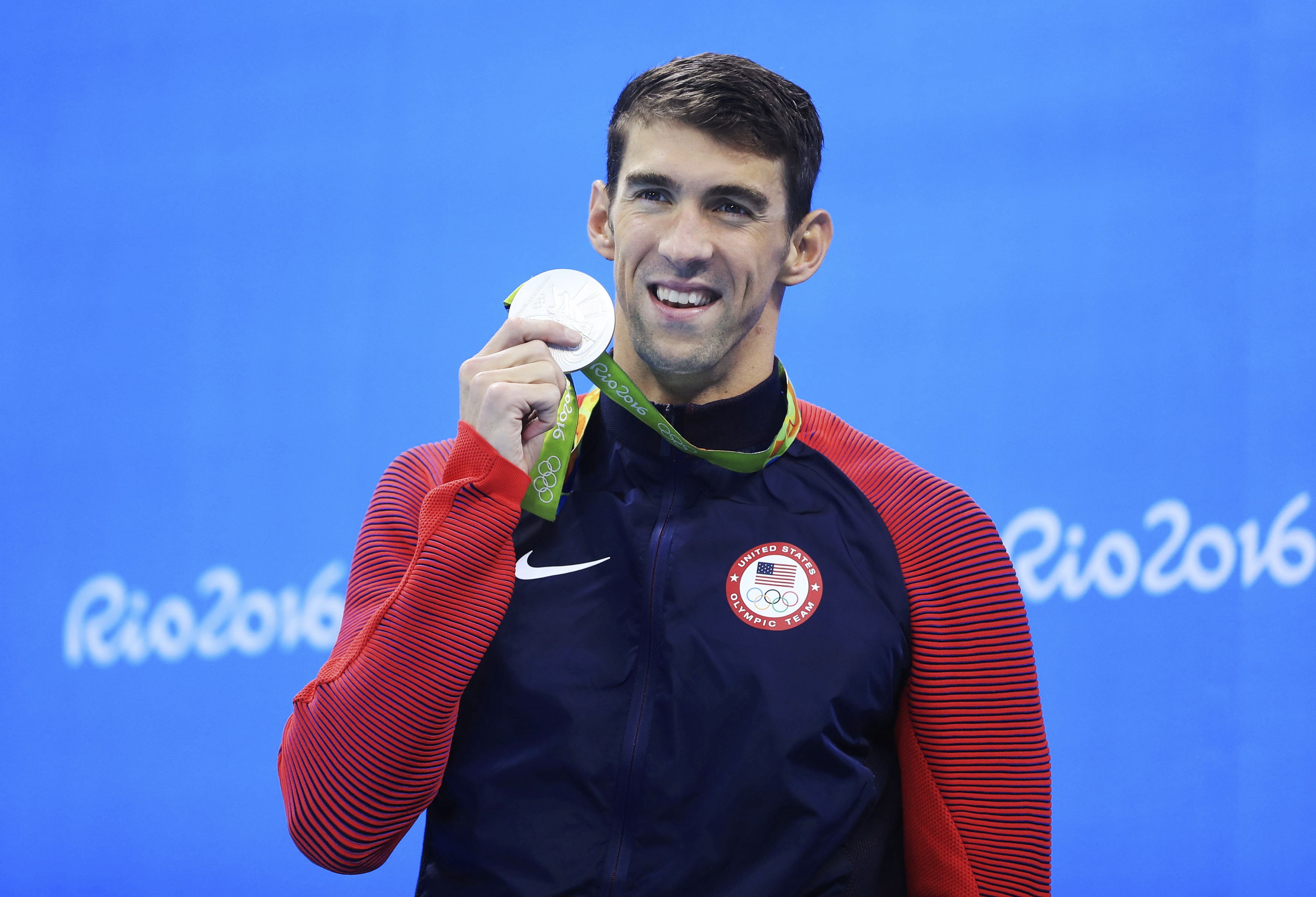 La leyenda Michael Phelps culmina su carrera olímpica con 23 medallas doradas