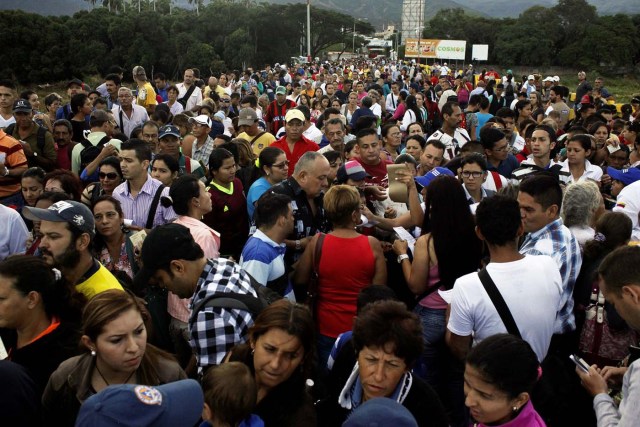Miles de venezolanos cruzaron la frontera para comprar comida (Foto archivo Reuters)