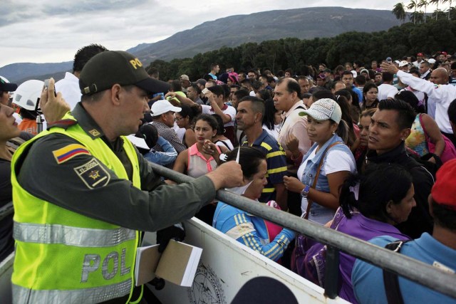 2016-08-13T164111Z_1738658873_S1AETVFTADAA_RTRMADP_3_VENEZUELA-COLOMBIA-BORDER