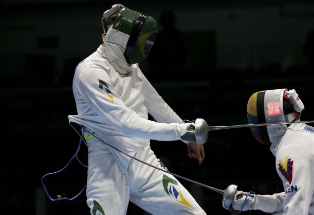 2016 Rio Olympics - Fencing - Preliminary - Men's Epee Team Table of 16 - Carioca Arena 3 - Rio de Janeiro, Brazil - 14/08/2016. Athos Schwantes (BRA) of Brazil competes with Francisco Limardo (VEN) of Venezuela. REUTERS/Issei Kato FOR EDITORIAL USE ONLY. NOT FOR SALE FOR MARKETING OR ADVERTISING CAMPAIGNS.