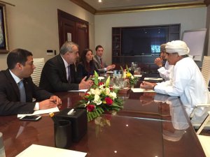 Ministros de Venezuela y Omán se reúnen para buscar recuperación de precios del crudo