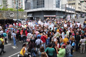 Trabajadores de casas hogar protestaron frente IVSS en Altamira