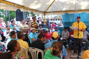 Capriles: Urge fortalecer la actividad de productores y emprendedores