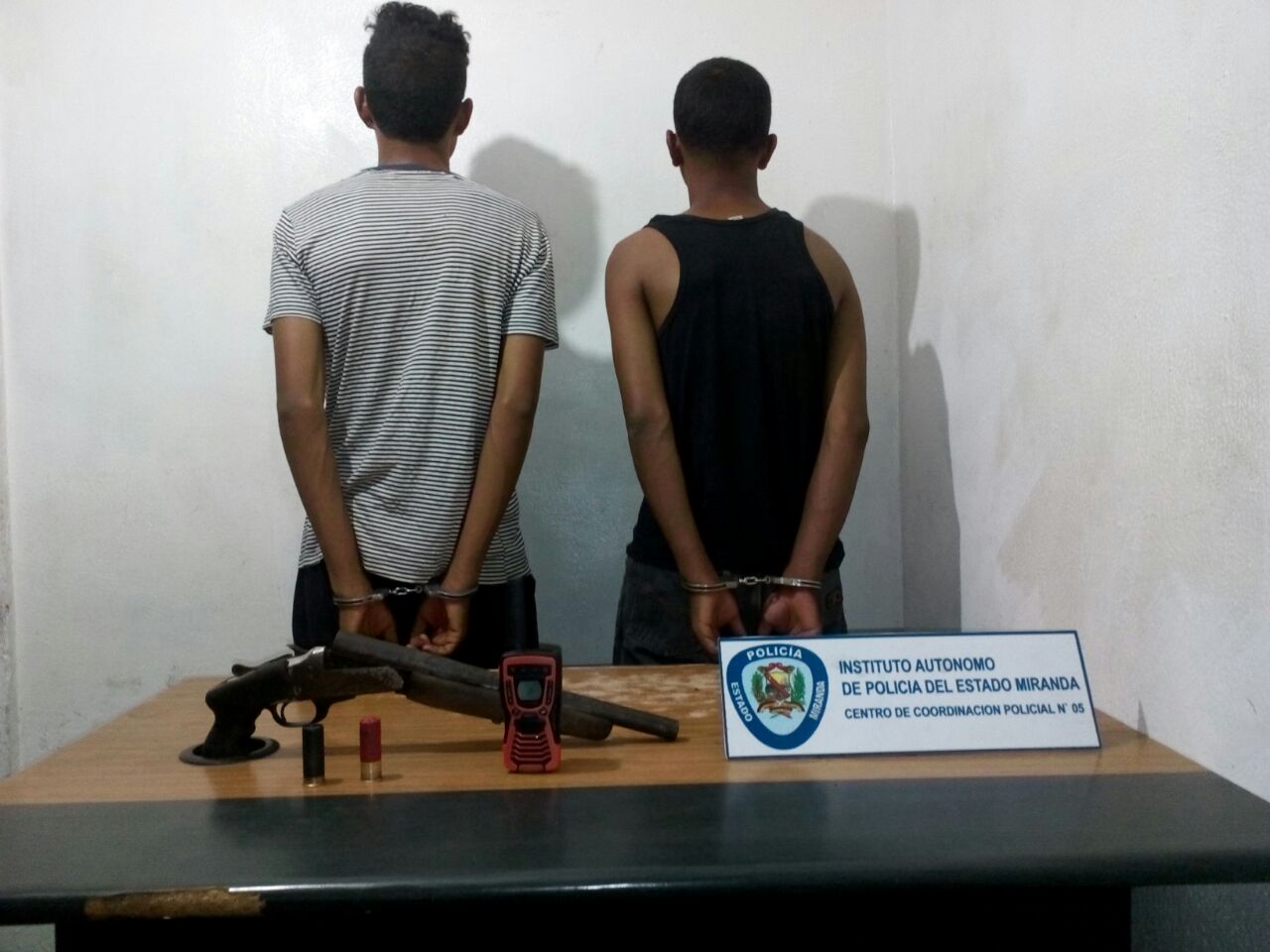 Polimiranda detiene a dos hombres armados en Santa Lucía