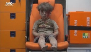 Los medios estatales chinos plantean dudas sobre el video de niño sirio herido