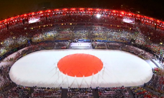 2016 Rio Olympics - Closing ceremony - Maracana - Rio de Janeiro, Brazil - 21/08/2016. The Japanese flag is formed during the closing ceremony. REUTERS/Pawel Kopczynski FOR EDITORIAL USE ONLY. NOT FOR SALE FOR MARKETING OR ADVERTISING CAMPAIGNS.
