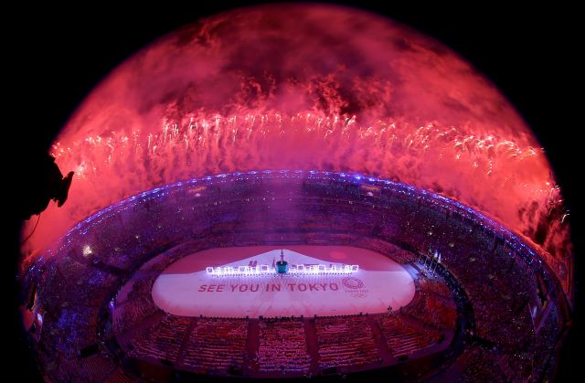 2016 Rio Olympics - Closing ceremony - Maracana - Rio de Janeiro, Brazil - 21/08/2016. Fireworks explode during the closing ceremony. REUTERS/Pawel Kopczynski FOR EDITORIAL USE ONLY. NOT FOR SALE FOR MARKETING OR ADVERTISING CAMPAIGNS.