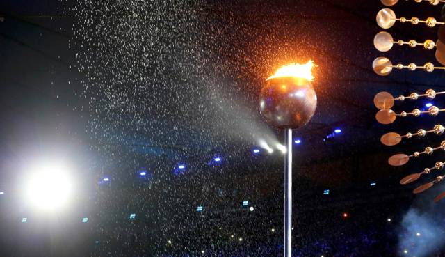 2016 Rio Olympics - Closing ceremony - Maracana - Rio de Janeiro, Brazil - 21/08/2016. The Olympic flame is pictured during the closing ceremony.   REUTERS/Sergio Moraes  FOR EDITORIAL USE ONLY. NOT FOR SALE FOR MARKETING OR ADVERTISING CAMPAIGNS.