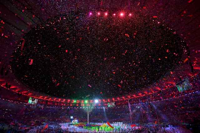 2016 Rio Olympics - Closing ceremony - Maracana - Rio de Janeiro, Brazil - 21/08/2016. Performers take part in the closing ceremony. REUTERS/Toby Melville TPX IMAGES OF THE DAY FOR EDITORIAL USE ONLY. NOT FOR SALE FOR MARKETING OR ADVERTISING CAMPAIGNS.