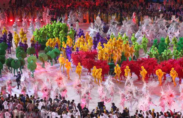 2016 Rio Olympics - Closing ceremony - Maracana - Rio de Janeiro, Brazil - 21/08/2016. Performers take part in the closing ceremony. REUTERS/Fabrizio Bensch FOR EDITORIAL USE ONLY. NOT FOR SALE FOR MARKETING OR ADVERTISING CAMPAIGNS.