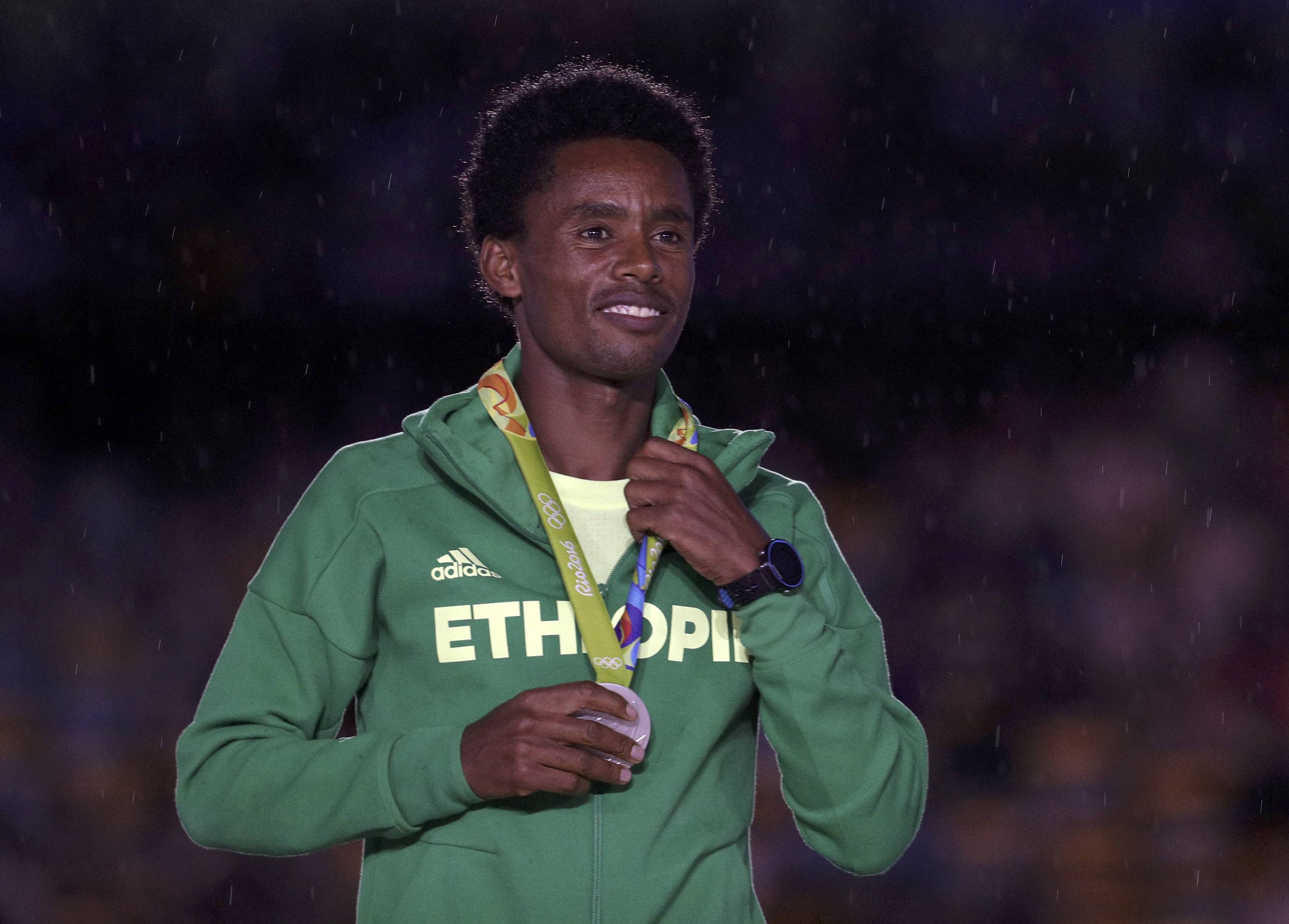 Maratonista etíope que protestó en Río 2016 no será perseguido