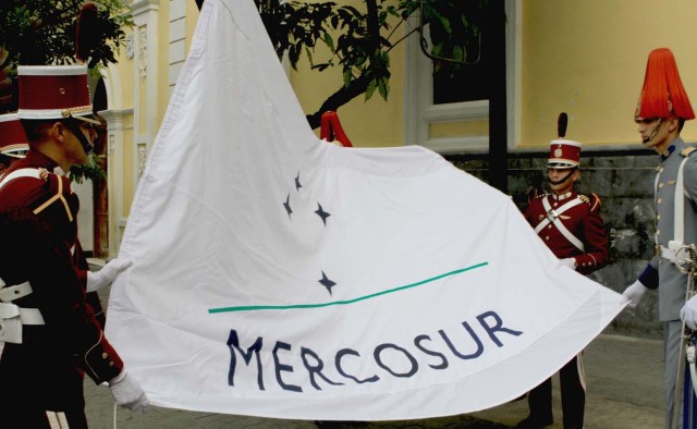 Venezuela izó la bandera de Mercosur en Cancillería aún sin aprobación de los miembros de grupo (Foto AVN)