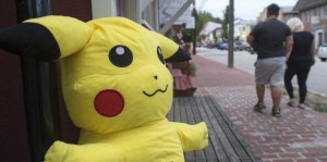 Arrestaron a un hombre en Japón por vender “personajes hackeados” del último videojuego de Pokémon