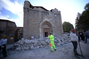El Papa envía a 6 miembros de los Bomberos del vaticano a zona del terremoto
