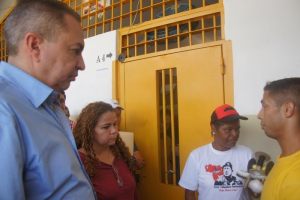 Richard Blanco e Iris Varela inspeccionan la cárcel de Yare