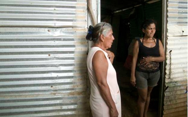  Familiares de Royer Augusto Machado nino muerto el pasado sabado por desnutricion en el barrio Las Trinitarias. Foto: La Verdad