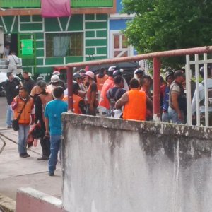 Motorizados rayaron fachada de la Televisora del Táchira y protestan por presencia de Ramos Allup (Fotos)
