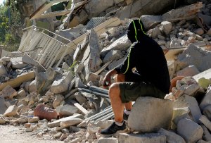 Sube a 267 cifra de muertos por terremoto en Italia