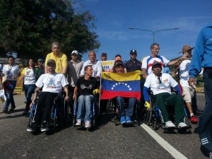 Venezolanos empezaron a caminar hacia Caracas para marcha por el revocatorio este 1S