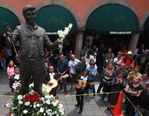 Luto y nostalgia por Juan Gabriel, el “amor eterno” de la música mexicana (Fotos)