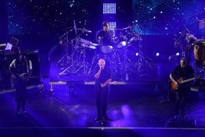 Phil Collins ofreció un show de lujo en apertura del US Open (Fotos)