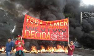 Protesta a favor de Rousseff bloquea una de las principales vías de Sao Paulo