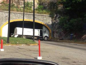 Continua cerrado el paso en el túnel La Cabrera por mantenimiento