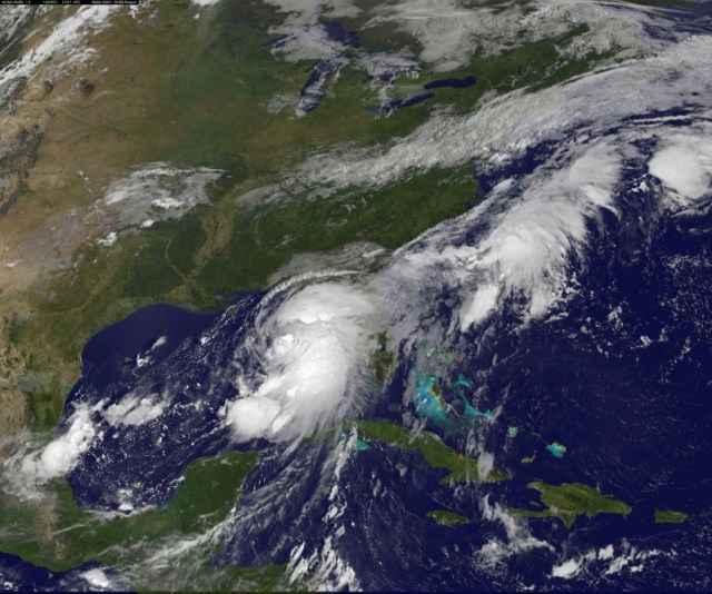Imagen de la tormenta tropical Hermine sobre le Golfo de México tomada por el satélite GOES East. 1 septiembre 2016. Florida se prepara para el que podría ser el primer huracán en azotar el estado en más de una década, en momentos en que la tormenta tropical Hermine cobra fuerza el jueves y se dirige a la costa norte del Golfo de México. NASA/Entregada vía REUTERS