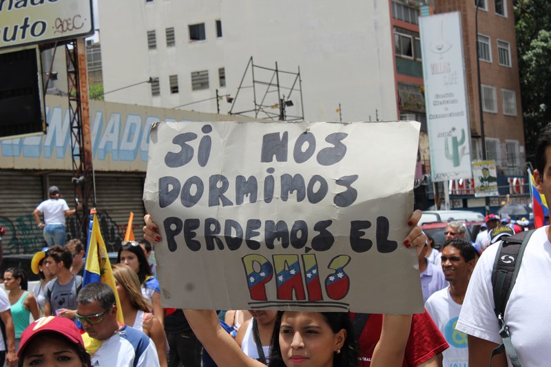 Cacerolazo retumbó en Venezuela para exigir el Revocatorio #SuenalaPorElCambio (VIDEOS)
