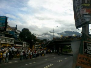 Mucha gente en el Distribuidor Santa Fe 11:40 #1S (fotos)