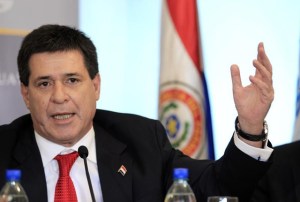 Presidente paraguayo renuncia a reforma para reelección