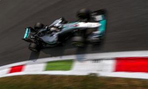 Lewis Hamilton logra la pole en el GP de Italia de F1