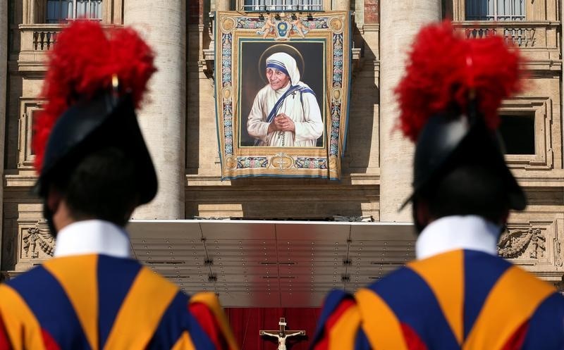 Papa Francisco proclama santa a la madre Teresa de Calcuta