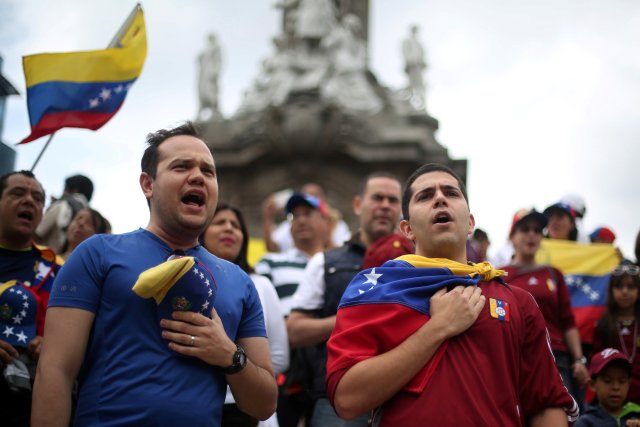 Venezuelans living in Mexico take part in a protest to demand a referendum to remove Venezuela's President Nicolas Maduro at Angel de la Independencia monument in Mexico City