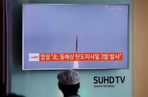 Corea del Norte dispara tres misiles balísticos durante cumbre G20