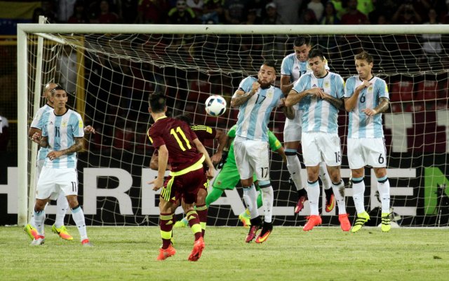 Football Soccer - World Cup 2018 Qualifiers - Argentina v Venezuela - Metropolitano Stadium, Merida, Venezuela - 06/09/16 - Venezuela's Juanpi (11) scores. REUTERS/Marco Bello