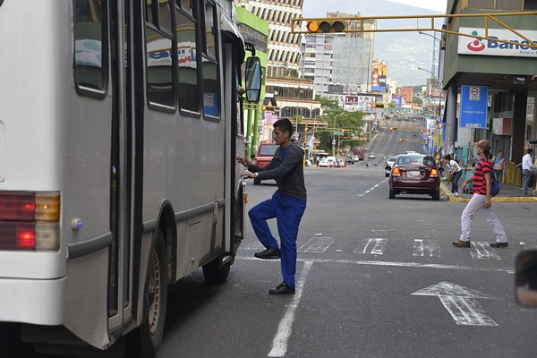Poco transporte público se observó ayer en las distintas avenidas y calles de San Cristóbal. (Foto/Jorge Castellanos)
