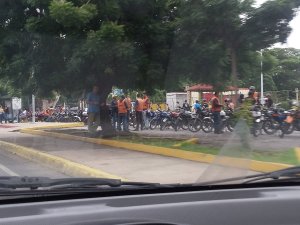 Colectivos impiden protesta cívica por el #Revocatorio2016 en Maracay