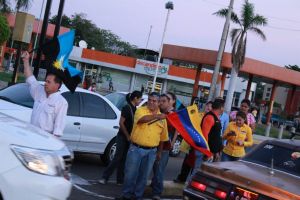 Zulianos madrugaron para marchar al CNE (fotos)