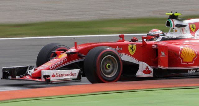 Imagen del Ferrari de Kimi Raikkonen durante el GP de Italia. Reuters