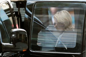 Hillary Clinton cancela viajes programados para lunes y martes por neumonía