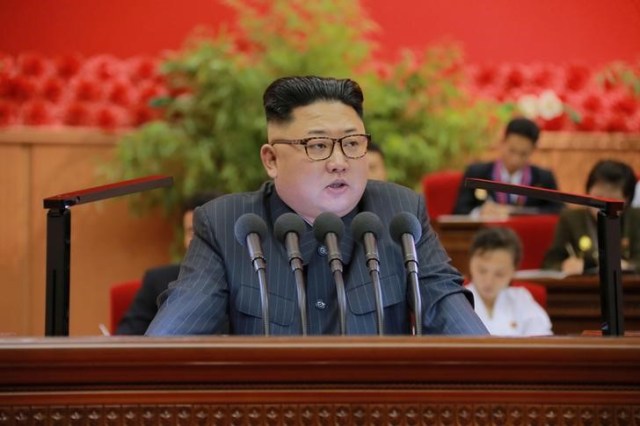 Corea del Norte está lista para llevar a cabo una prueba nuclear adicional en cualquier momento, dijo el lunes el Ministerio de Defensa de Corea del Sur, tres días después de que el quinto ensayo atómico norcoreano generase una condena generalizada. En la imagen, el líder norcoreano Kim Jong Un ofrece un discurso en el noveno Congreso de la Liga de Juventud Socialista Kim Il Sung en una foto sin fechar suministrada por la agencia norcoreana KCNA en Pyongyang, el 29 de agosto de 2016. KCNA/ via REUTERS