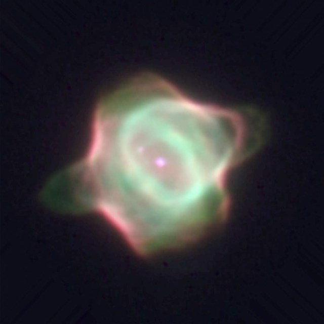 Imagen de la nebulosa Stingray, donde se encuentra la estrella SAO 244567 a 2.700 años luz de la Tierra. Foto: NASA